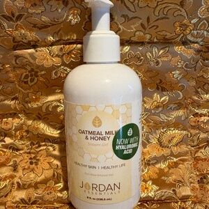 Oatmeal Milk & Honey Shower Gel 8oz Hyaluronic Acid - Jordan Essentials